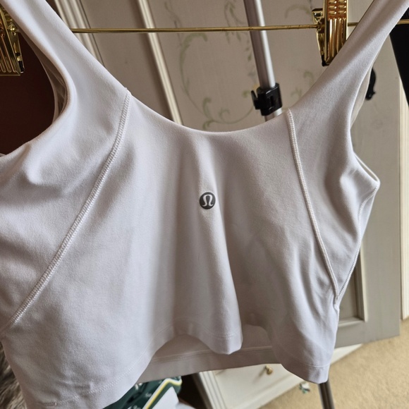 LULULEMON. White top. - Picture 4 of 7
